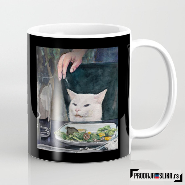 Žena viče na mačku