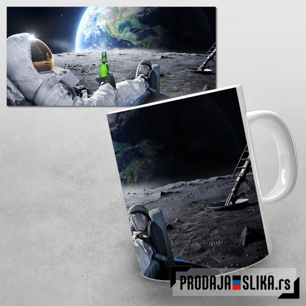Astronaut pije pivo