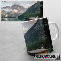 Sojenica na jezeru u planini